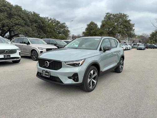 2026 Volvo XC40 B5 Plus