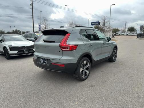 2026 Volvo XC40 B5 Plus
