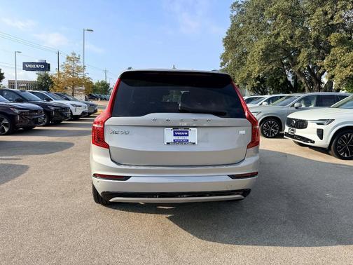 2023 Volvo XC90 Recharge Plug-In Hybrid T8 Plus Dark Theme 7-Seater