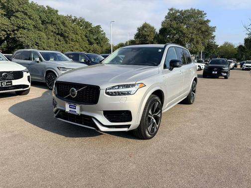 2023 Volvo XC90 Recharge Plug-In Hybrid T8 Plus Dark Theme 7-Seater