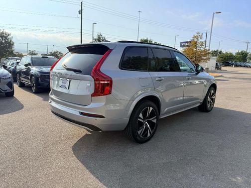 2023 Volvo XC90 Recharge Plug-In Hybrid T8 Plus Dark Theme 7-Seater