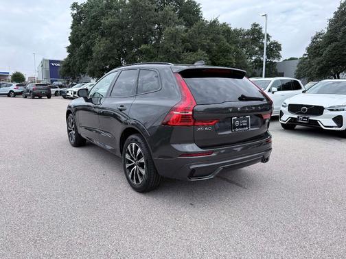 Platinum Grey Metallic 2025 Volvo XC60 B5 Plus