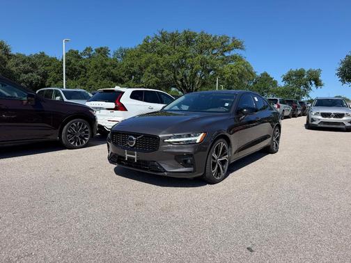 Dark Gray 2024 Volvo S60 B5 Core Dark Theme