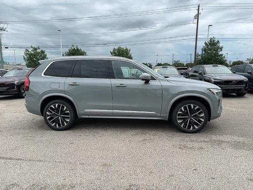 2025 Volvo XC90 B6 Plus 7-Seater