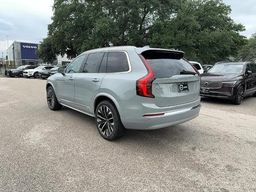 2025 Volvo XC90 B6 Plus 7-Seater