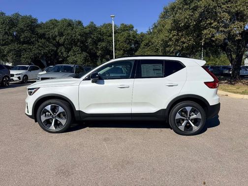 2026 Volvo XC40 B5 Plus