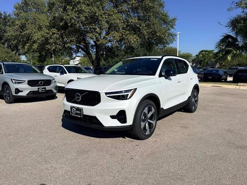 2026 Volvo XC40 B5 Plus