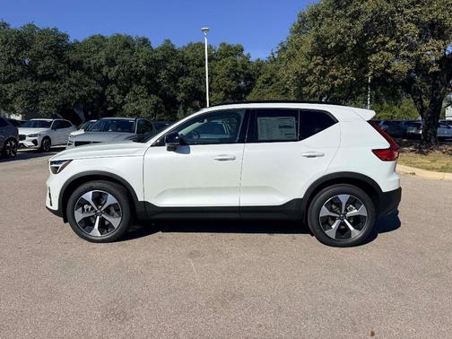 2026 Volvo XC40 B5 Plus
