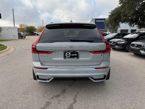 2026 Volvo XC60 B5 Plus