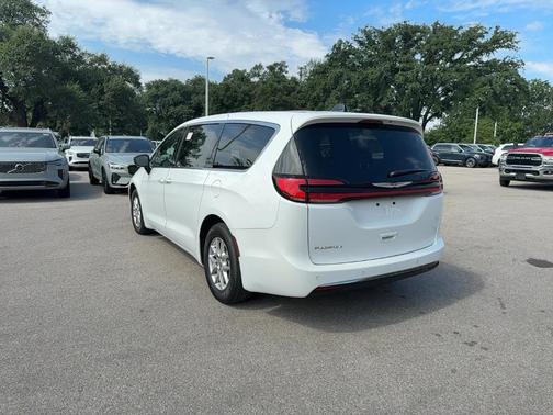 2024 Chrysler Pacifica Touring
