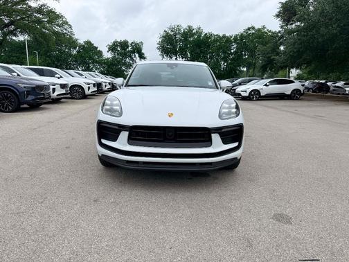 White 2023 Porsche Macan Base