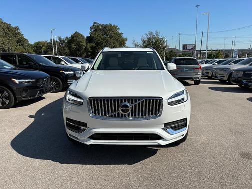 2025 Volvo XC90 B5 Plus