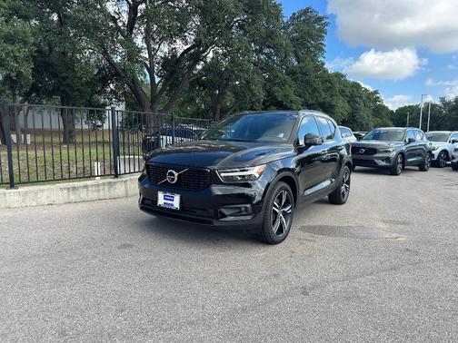 2022 Volvo XC40 T5 R-Design