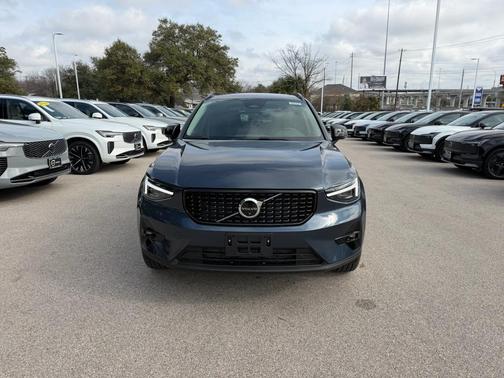 2026 Volvo XC40 B5 Plus