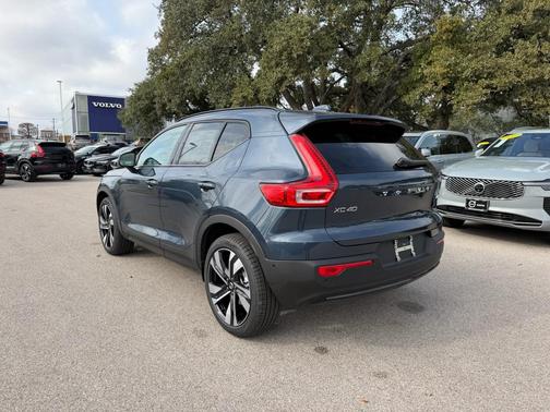 2026 Volvo XC40 B5 Plus