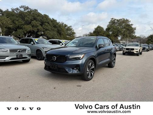 2026 Volvo XC40 B5 Plus