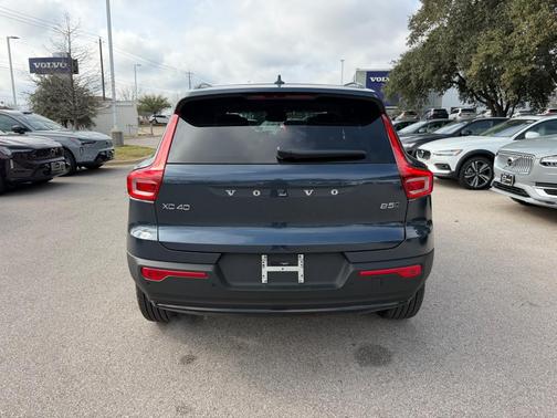 2026 Volvo XC40 B5 Plus