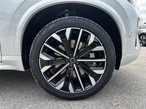 2025 Volvo XC90 Plug-In Hybrid T8 Plus 7-Seater