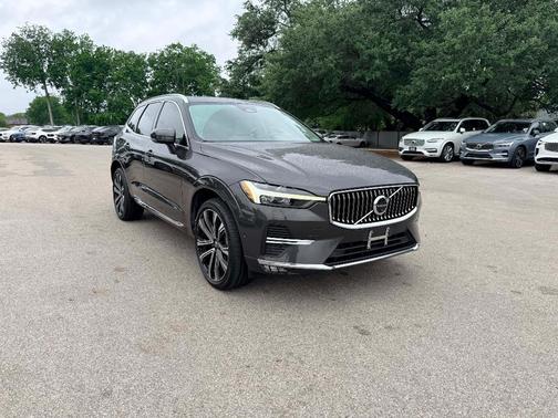 Platinum Grey Metallic 2023 Volvo XC60 B5 Ultimate Bright Theme