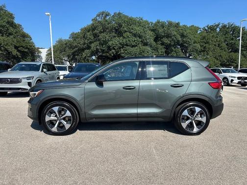 2026 Volvo XC40 B5 Plus