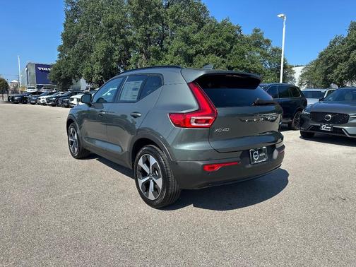 2026 Volvo XC40 B5 Plus