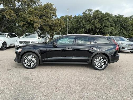 2025 Volvo V60 Cross Country B5 Plus