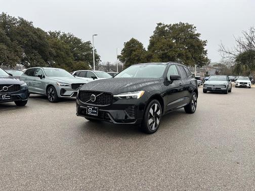 2025 Volvo XC60 Plug-In Hybrid T8 Plus