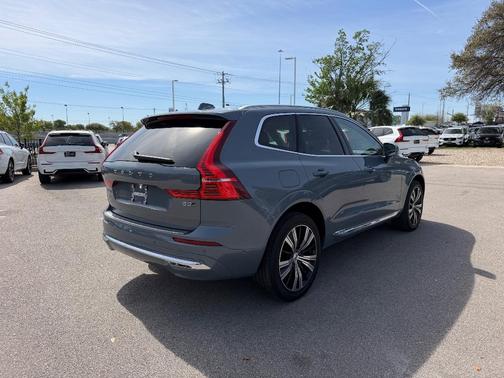 2023 Volvo XC60 B5 Plus Bright Theme