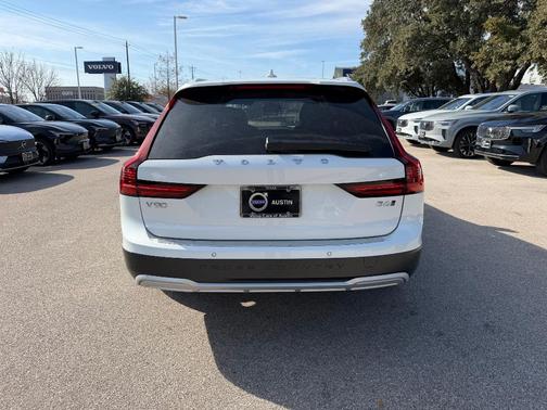 2025 Volvo V90 Cross Country B6 Plus