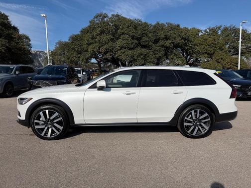 2025 Volvo V90 Cross Country B6 Plus