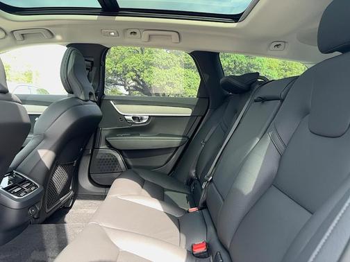 2025 Volvo V90 Cross Country B6 Plus