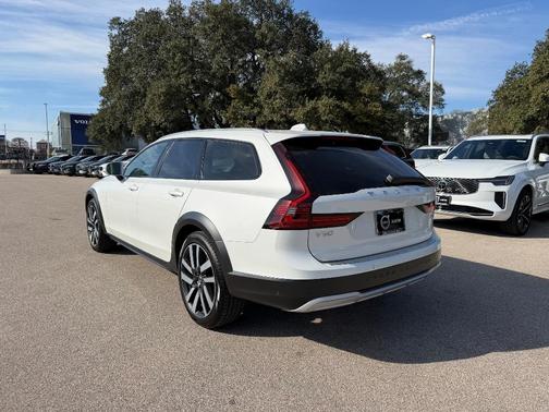 2025 Volvo V90 Cross Country B6 Plus
