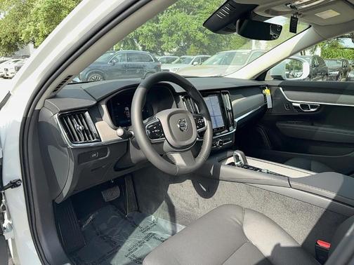 2025 Volvo V90 Cross Country B6 Plus