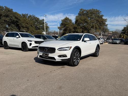 2025 Volvo V90 Cross Country B6 Plus