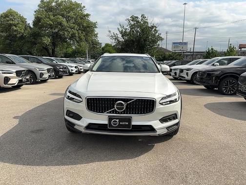 2025 Volvo V90 Cross Country B6 Plus