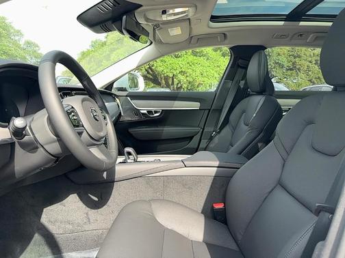 2025 Volvo V90 Cross Country B6 Plus