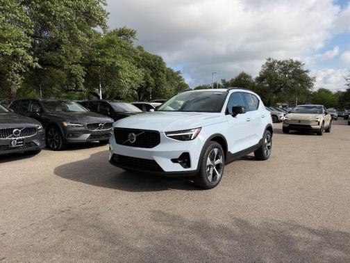 Cloud 9 White 2026 Volvo XC40 B5 Plus