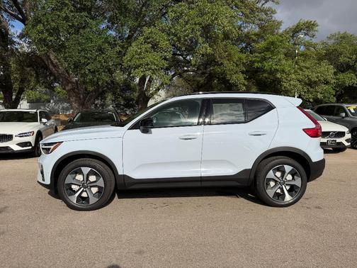 Cloud 9 White 2026 Volvo XC40 B5 Plus