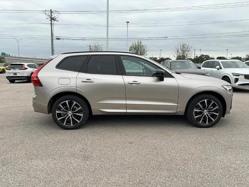 2025 Volvo XC60 B5 Plus