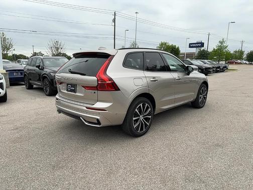 2025 Volvo XC60 B5 Plus