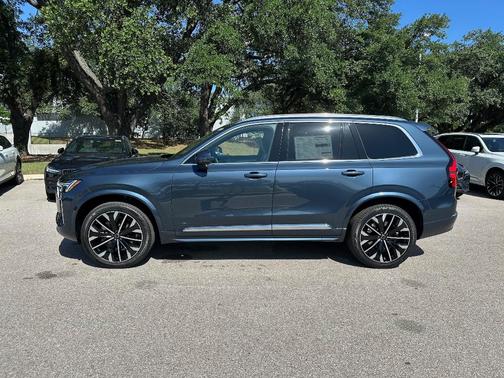 2025 Volvo XC90 B5 Plus 7-Seater
