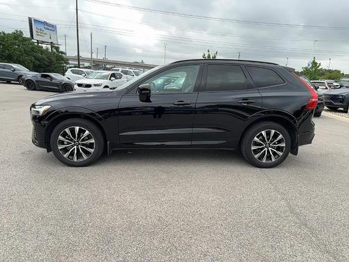 2023 Volvo XC60 B5 Plus Dark Theme