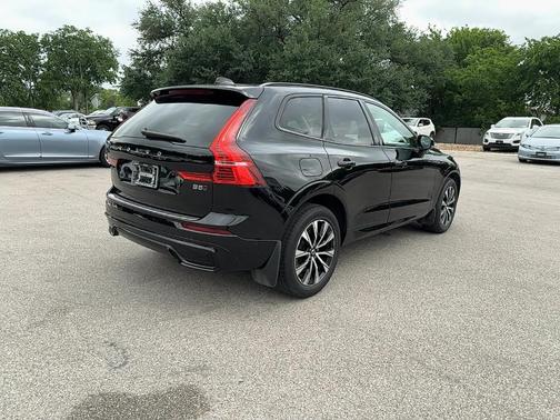 2023 Volvo XC60 B5 Plus Dark Theme