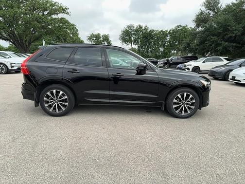 2023 Volvo XC60 B5 Plus Dark Theme