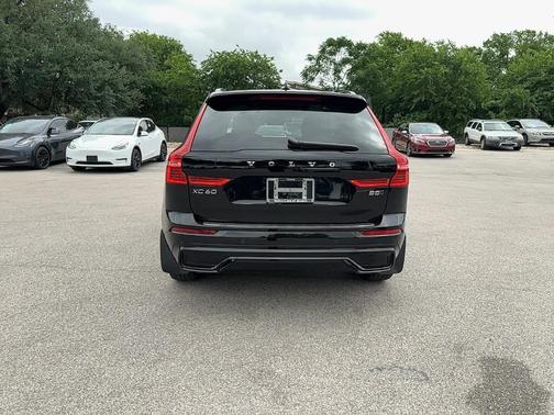 2023 Volvo XC60 B5 Plus Dark Theme