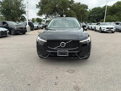 2023 Volvo XC60 B5 Plus Dark Theme
