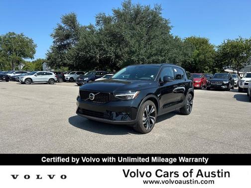 2025 Volvo XC40 B5 Plus Dark Theme