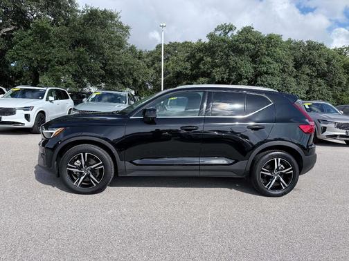 Onyx Black 2025 Volvo XC40 B5 Core Bright Theme