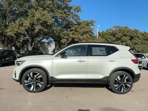 2026 Volvo XC40 B5 Ultra