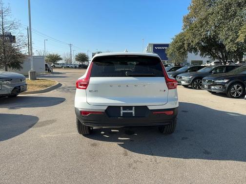 2026 Volvo XC40 B5 Ultra